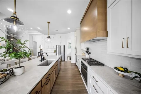 $1,000,000 | 16804 South Rosehill Street, Overland Park, KS 66221