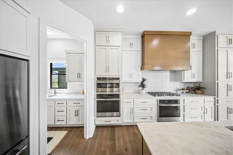 $1,000,000 | 16804 South Rosehill Street, Overland Park, KS 66221