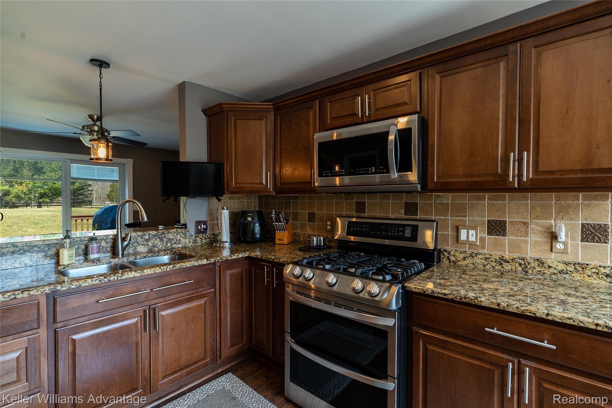 6157 East Clyde Road Howell, MI 48855 - Photo 13 of 46 EClydeRd_6157_Kitchen 6.jpg