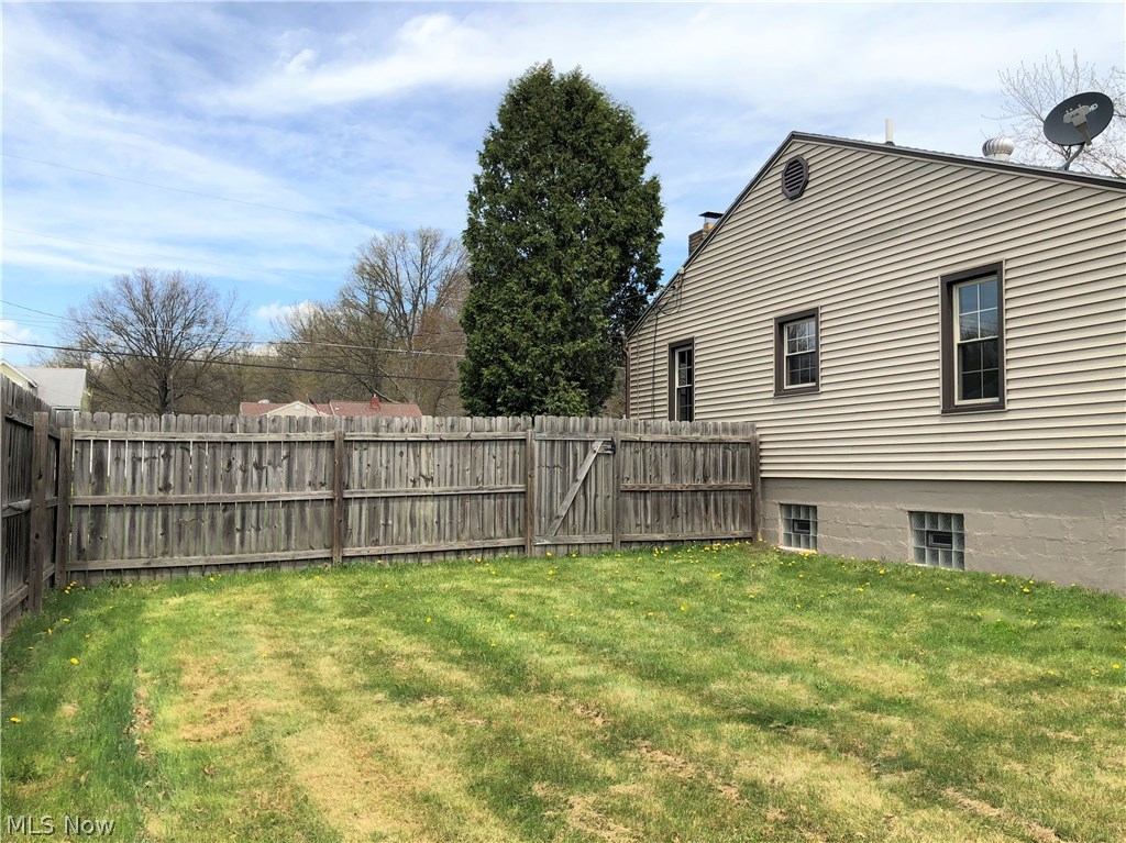 4491 Viall Road Youngstown, OH 44515 - Photo 4 of 21