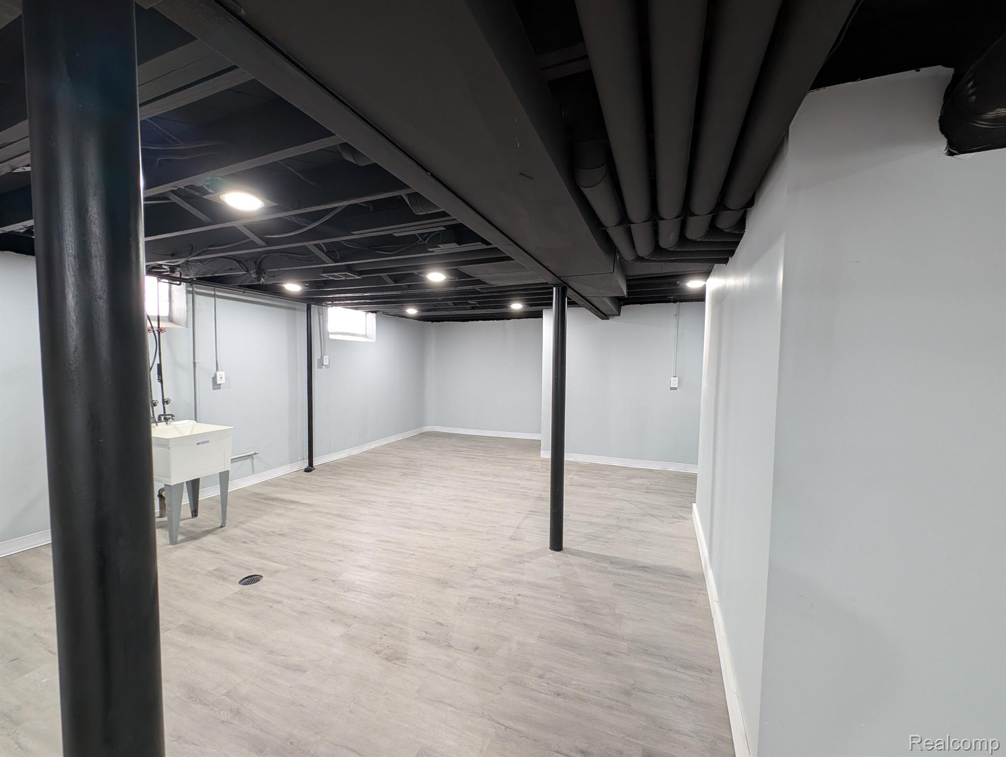 14527 Ashton Road Detroit, MI 48223 - Photo 23 of 27 Gallery Image 23