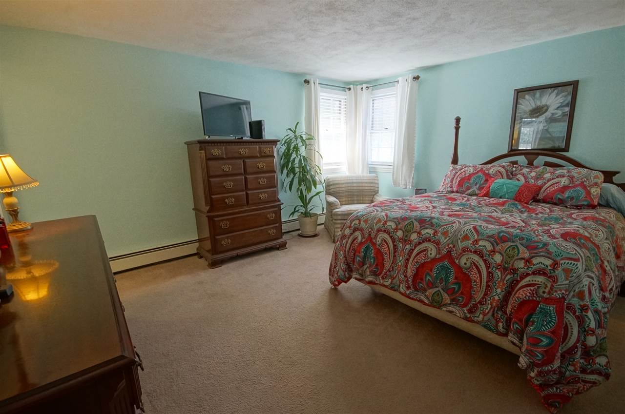 22 Crestwood Road Windham, NH 03087 - Photo 19 of 27