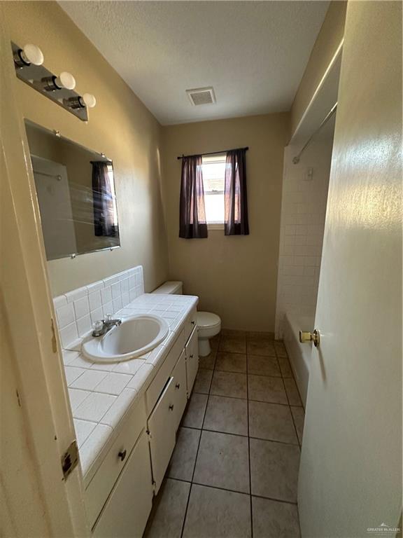 1809 West Kuhn Street Edinburg, TX 78541 - Photo 3 of 5 a bathroom with a sink and a mirror