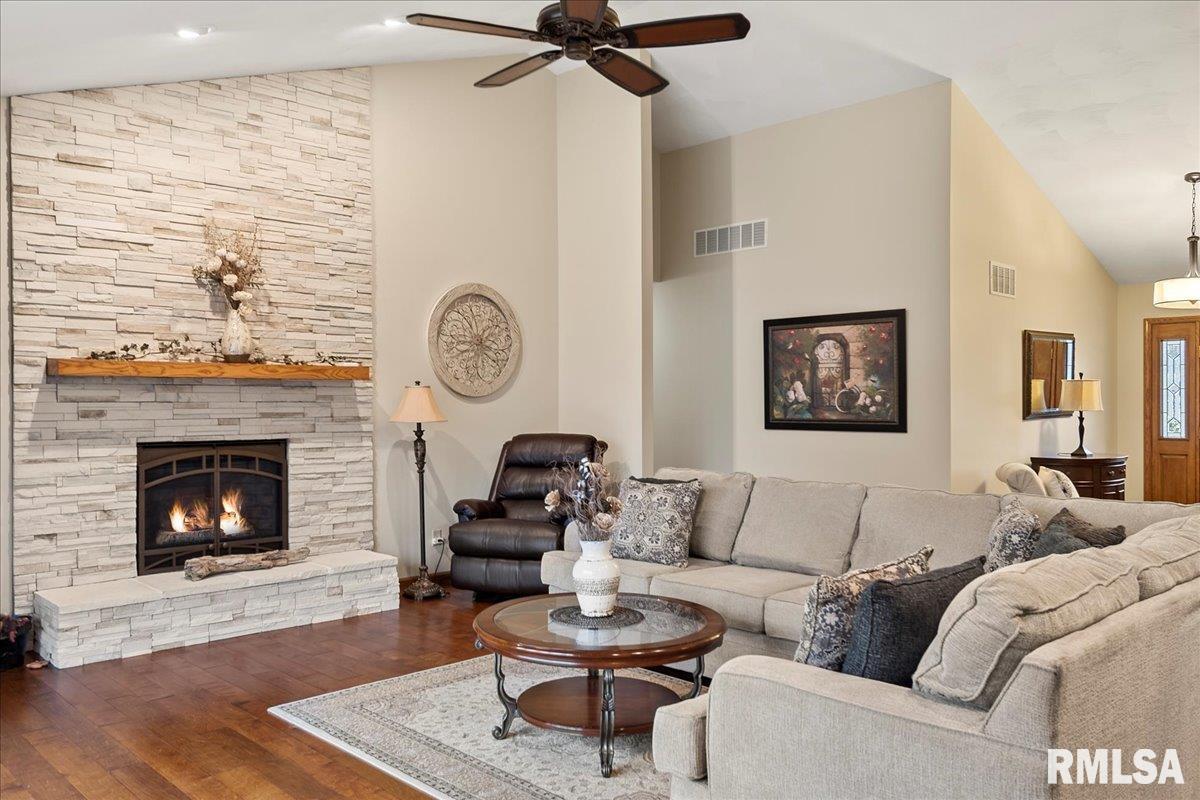 3701 West Bluffs Road Springfield, IL 62711 - Photo 13 of 95