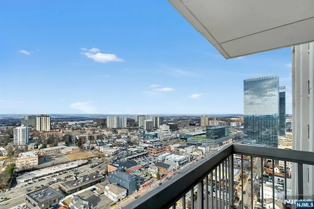 $200,000 | 1600 Parker Avenue, Unit 22J, Fort Lee, NJ 07024