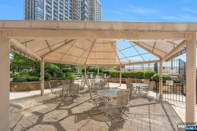 $200,000 | 1600 Parker Avenue, Unit 22J, Fort Lee, NJ 07024