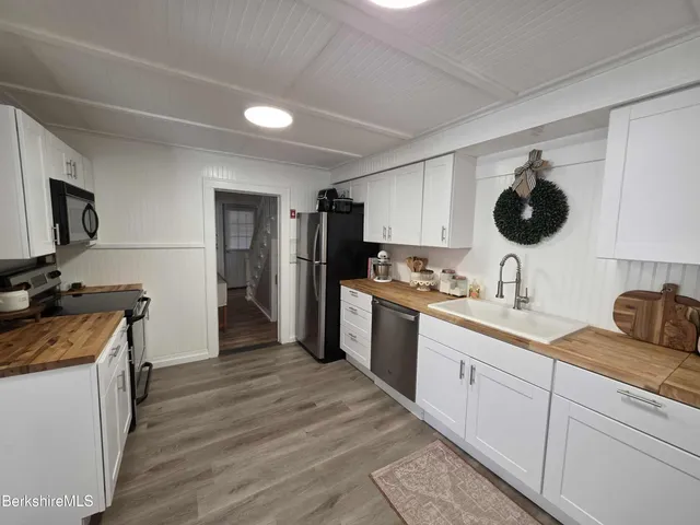 $1,400 | 98 Friend Street, Adams, MA 01220