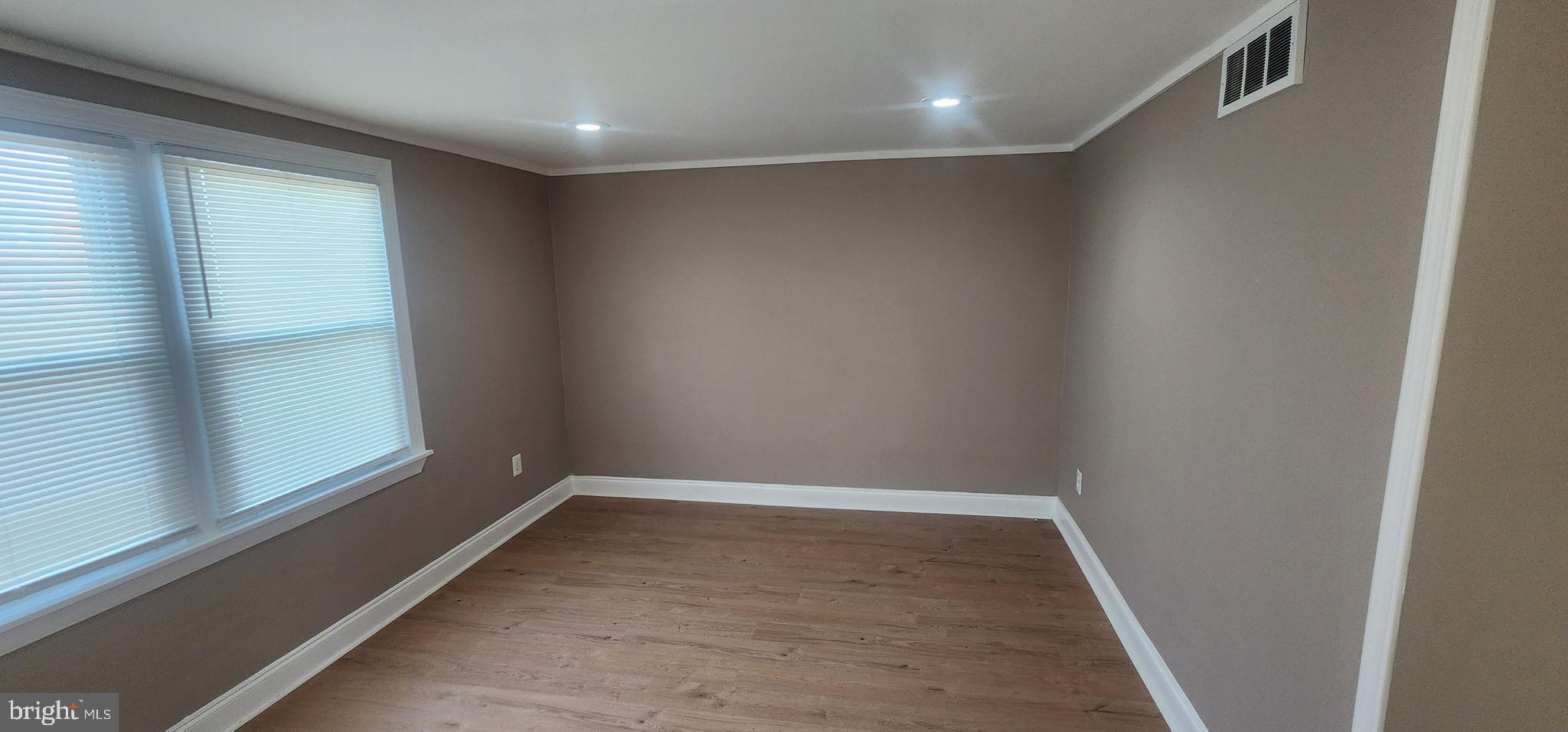 7915 Eastdale Road Baltimore, MD 21224 - Photo 3 of 19 Living Area