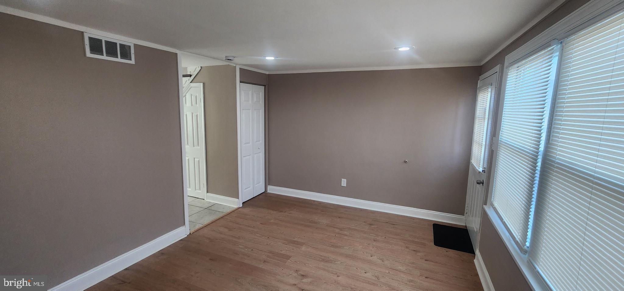 7915 Eastdale Road Baltimore, MD 21224 - Photo 4 of 19 Living Area