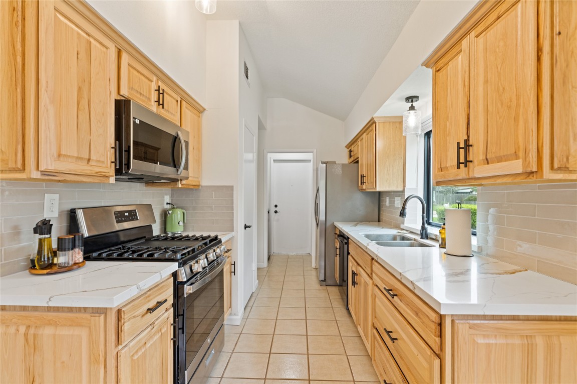 9719 Orangevale Drive Spring, TX 77379 - Photo 10 of 32 Gas stove will provide the optimal cooking experience for the chef in the family.