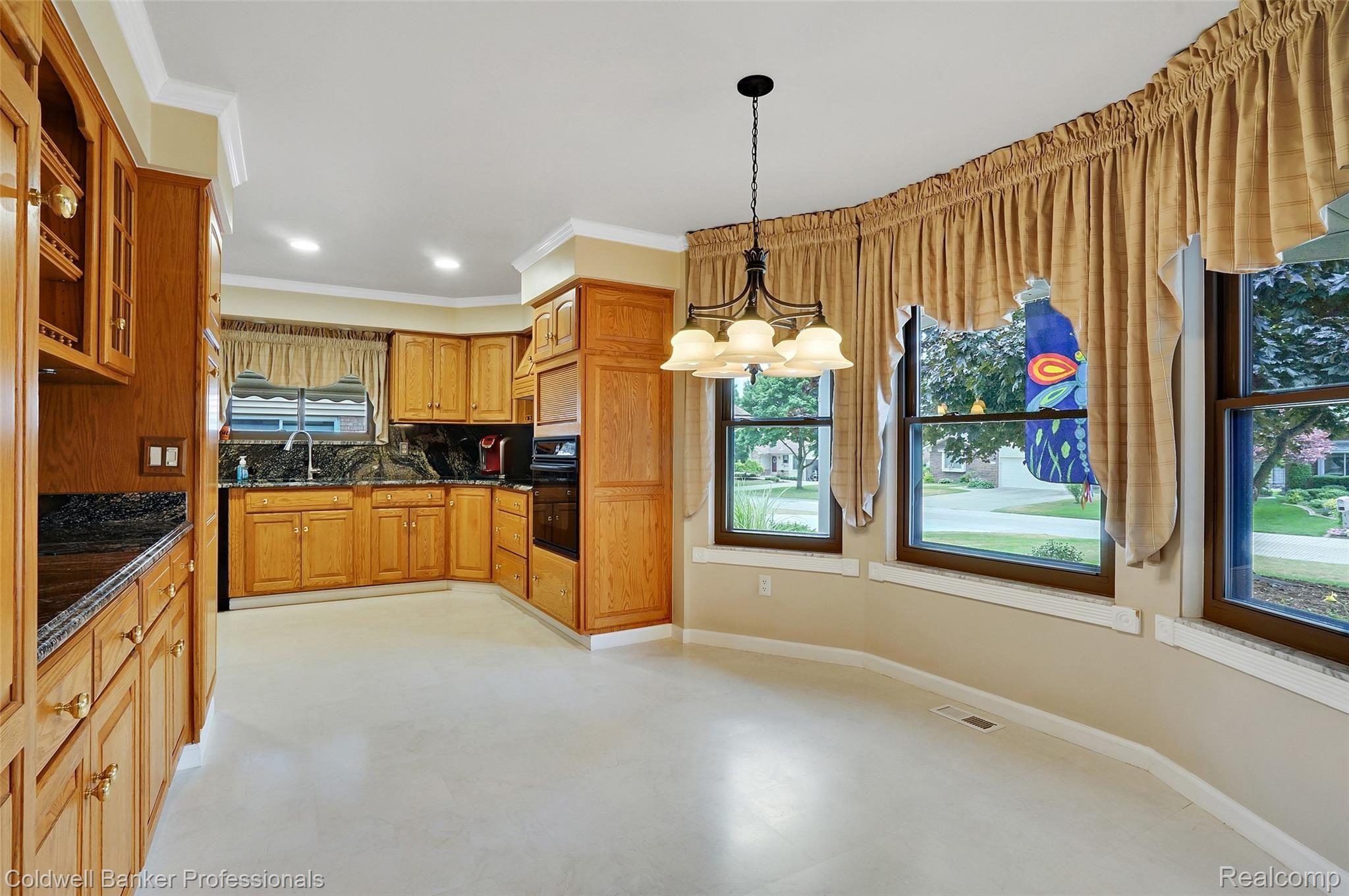 2118 Warrington Road Rochester, MI 48307 - Photo 18 of 52 048958C9-74A9-4331-BE20-5EAD70E67E7E.jpeg