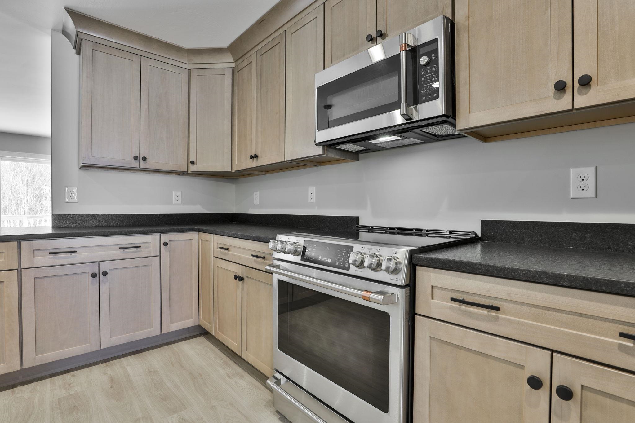 35 B B Street Hudson, NH 03051 - Photo 12 of 33