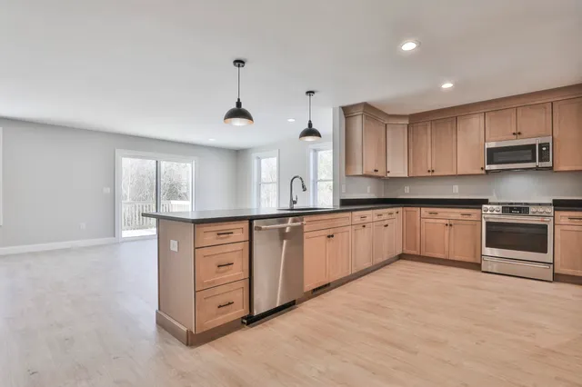 $4,200 | 35 B B Street, Hudson, NH 03051