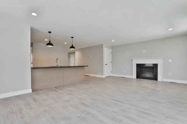 $4,200 | 35 B B Street, Hudson, NH 03051