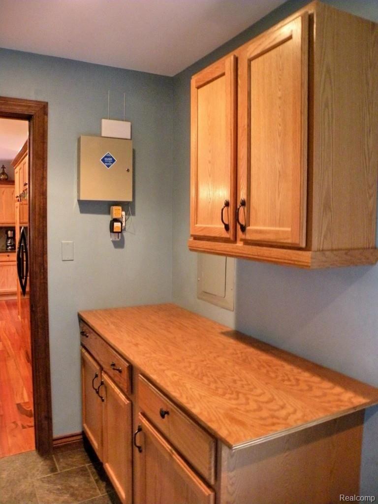 216 Nawakwa Road Rochester, MI 48307 - Photo 19 of 28 Laundry Room