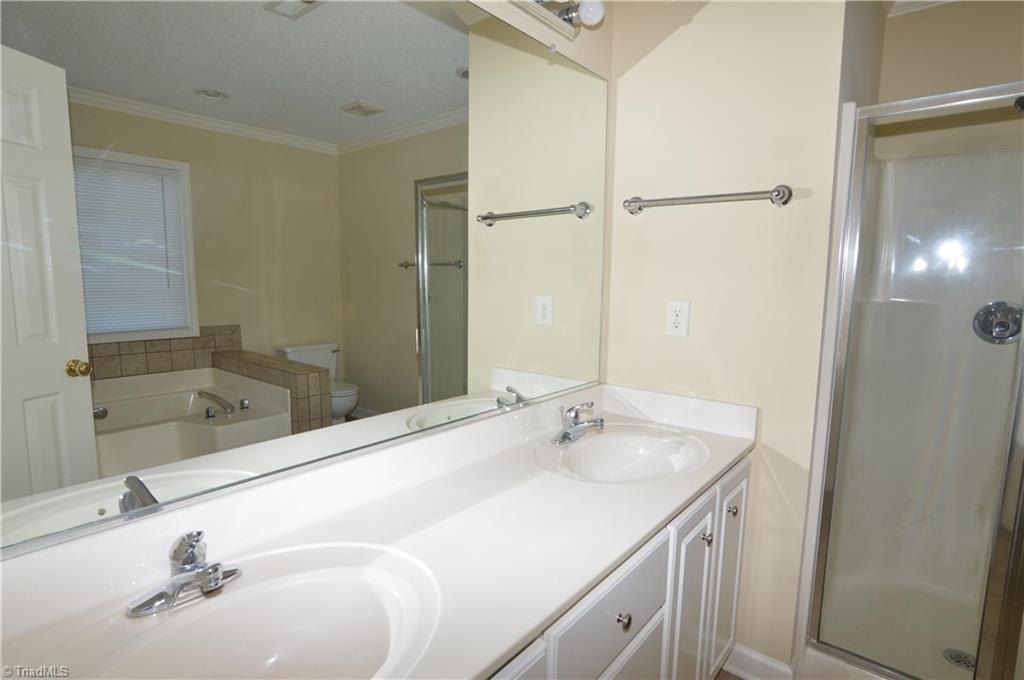5000 Peppertree Road Clemmons, NC 27012 - Photo 17 of 30 Master bath with double sinks, jetted tub and separate shower