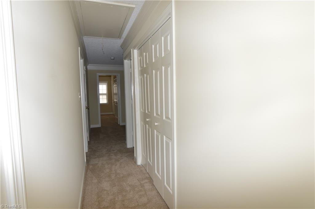 5000 Peppertree Road Clemmons, NC 27012 - Photo 21 of 30 Upper level hall with laundry closet