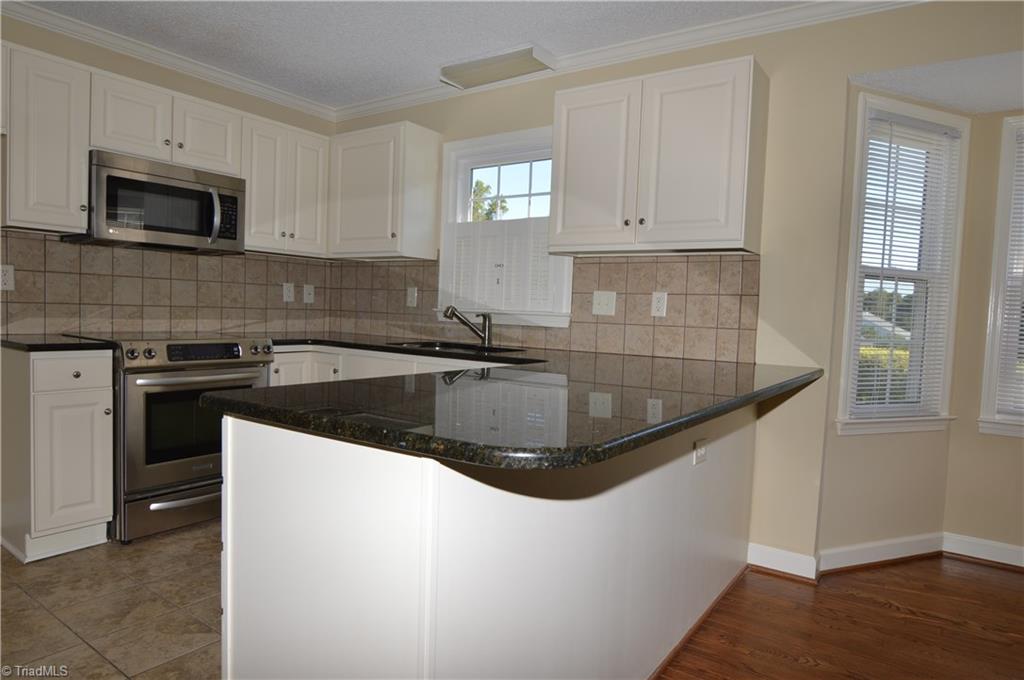 5000 Peppertree Road Clemmons, NC 27012 - Photo 9 of 30 Open kitchen with eat at bar built-in microwave, dishwasher