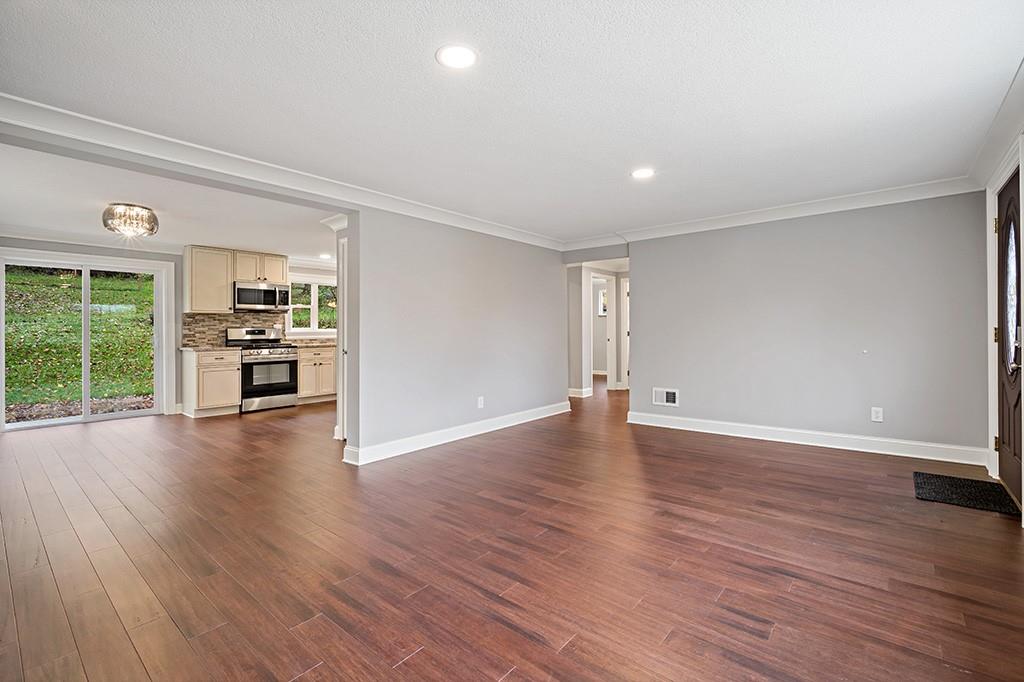 21 Seneca Road Pittsburgh, PA 15241 - Photo 4 of 25