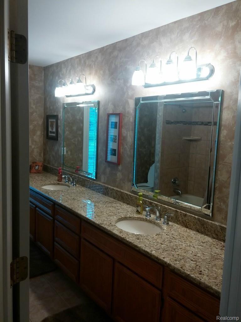 1477 Rochingham Drive Rochester, MI 48309 - Photo 10 of 12 ATT_1429459719685_20150417_192052.jpg