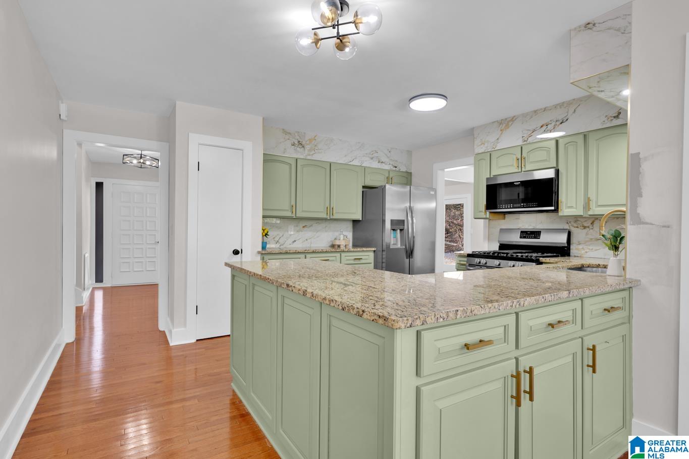 2575 Dalton Drive Pelham, AL 35124 - Photo 4 of 73