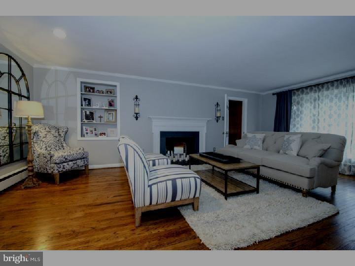 604 Fernfield Circle Wayne, PA 19087 - Photo 3 of 21 Living Room