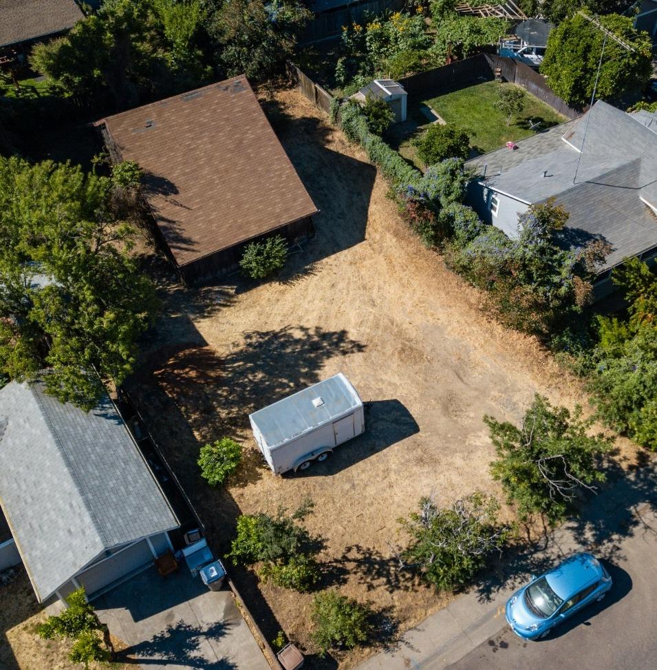 an aerial view of a house having yard