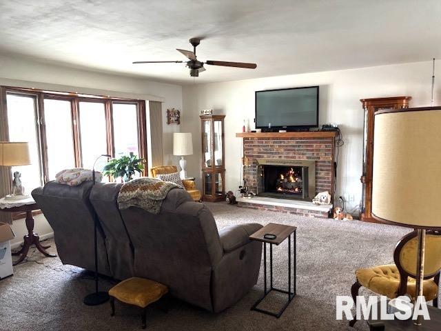 137 Dawn Drive Springfield, IL 62702 - Photo 5 of 33