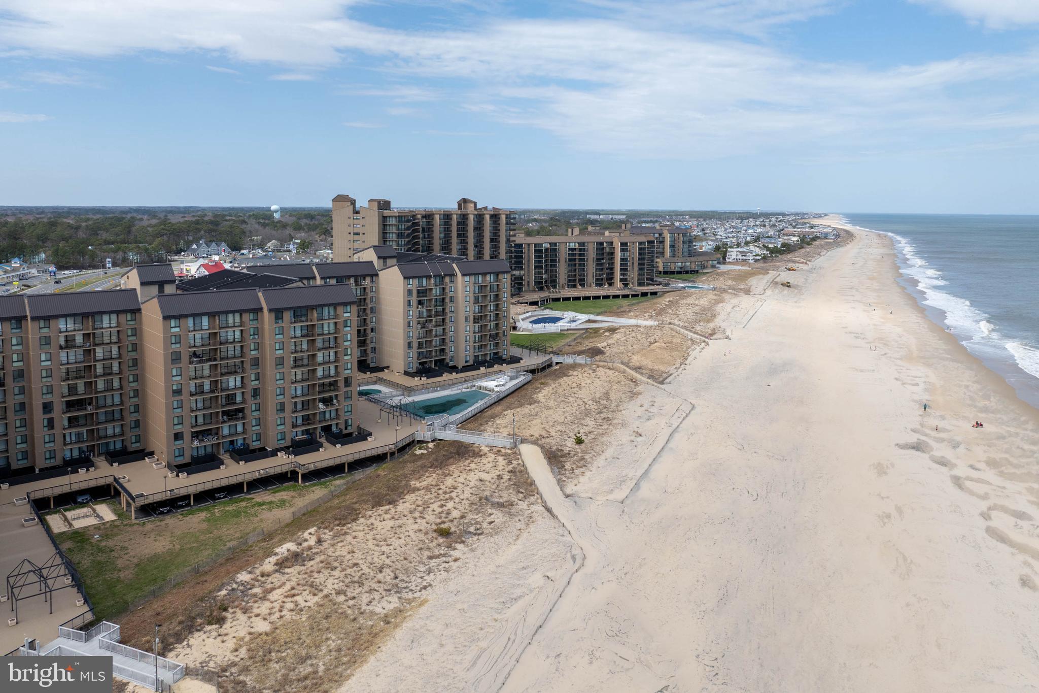 Oceanfront location with endless beach views