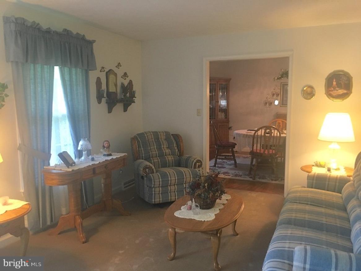 13641 Mercersburg Road Clear Spring, MD 21722 - Photo 9 of 24 Living Room