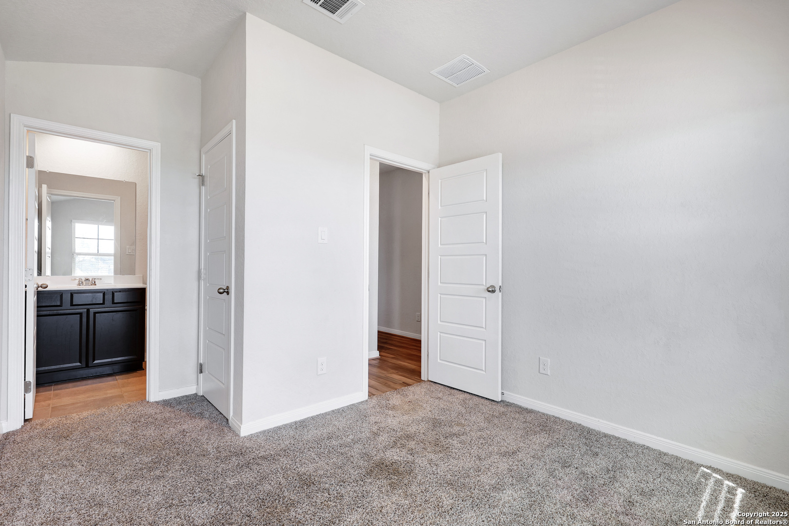 3168 Junction Bay Converse, TX 78109 - Photo 17 of 26 an empty room with closet and a bathroom
