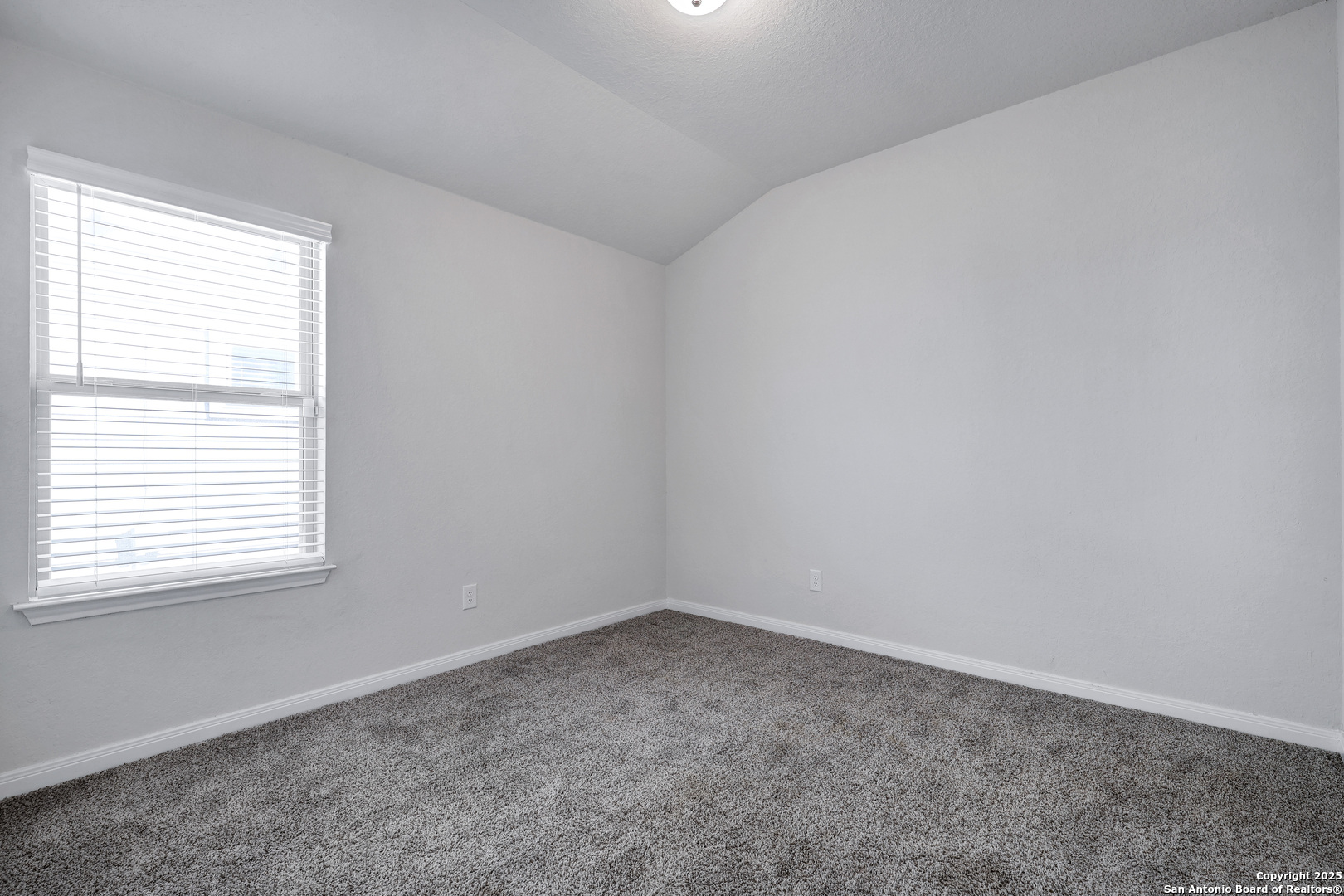 3168 Junction Bay Converse, TX 78109 - Photo 20 of 26 an empty room with a window
