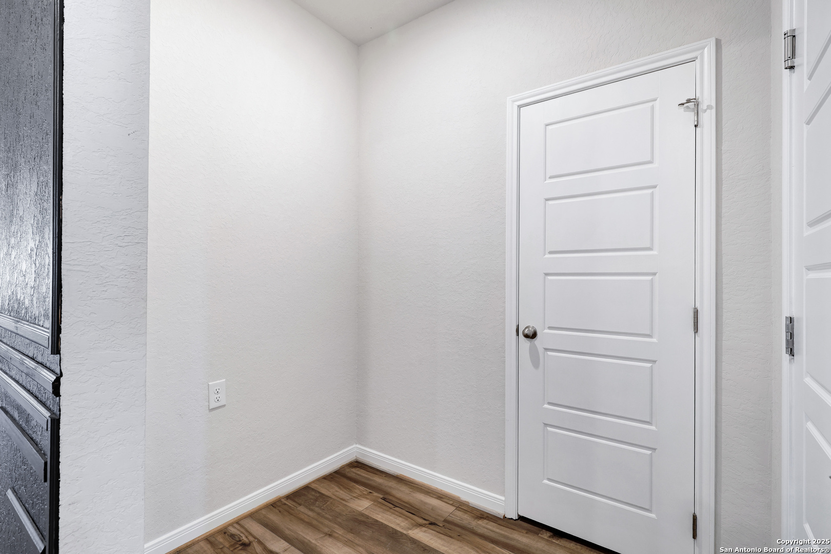 3168 Junction Bay Converse, TX 78109 - Photo 9 of 26 a view of closet area with wooden floor