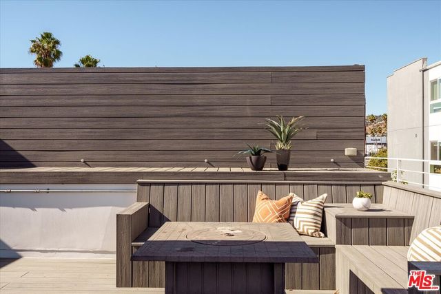 $955,000 | 1436 North Detroit Street, Unit 4, Los Angeles, CA 90046