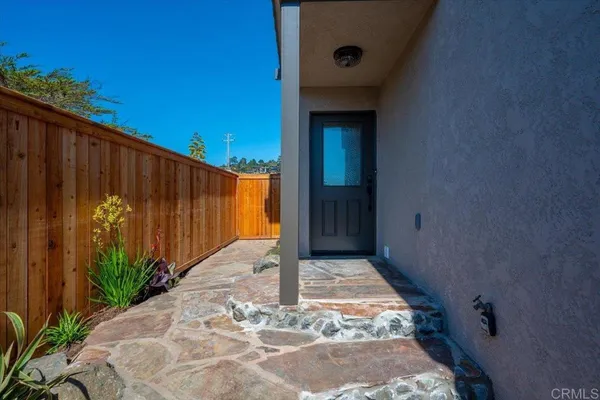 a view of a backyard with pathway