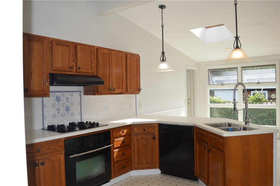 5 Coggeshall Street Warren, RI 02885 - Photo 3 of 16 Gallery Image 3