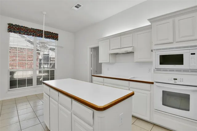 $325,000 | 208 Mimosa Lane, Lancaster, TX 75146