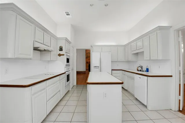 $325,000 | 208 Mimosa Lane, Lancaster, TX 75146