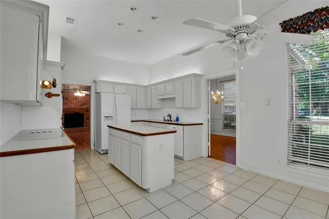 $325,000 | 208 Mimosa Lane, Lancaster, TX 75146