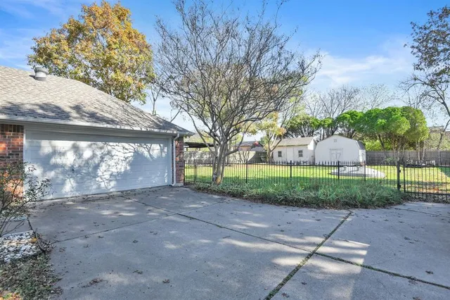 $325,000 | 208 Mimosa Lane, Lancaster, TX 75146