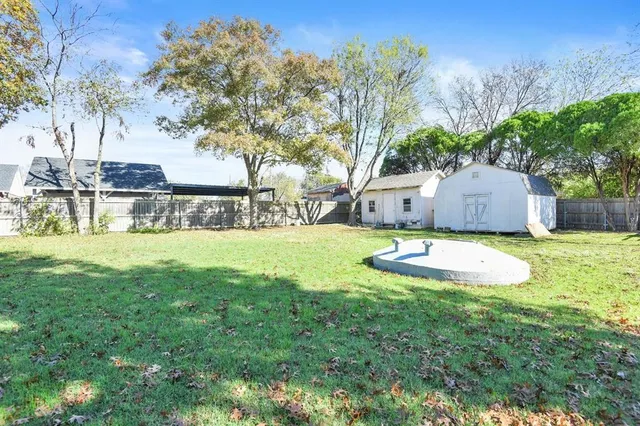 $325,000 | 208 Mimosa Lane, Lancaster, TX 75146