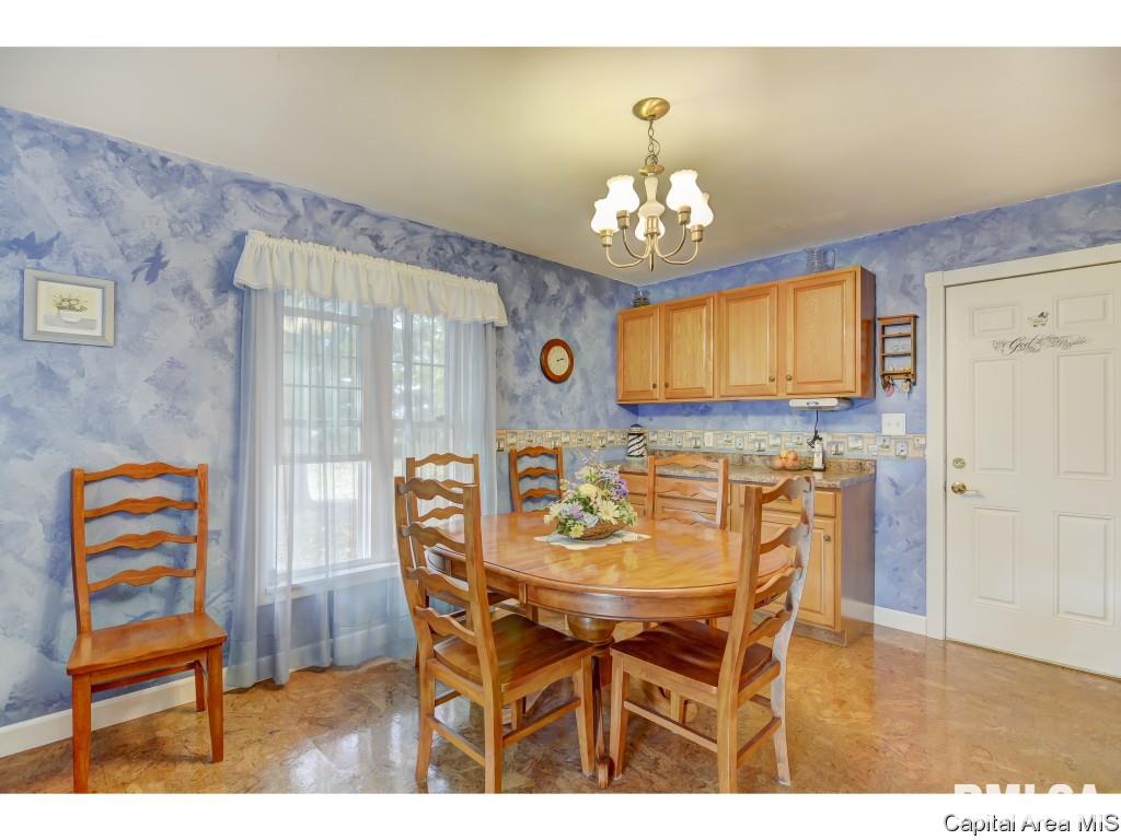 4880 KOA Road Rochester, IL 62563 - Photo 8 of 31