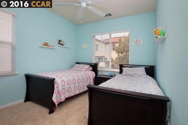 2153 North Donovan Way San Ramon, CA 94582 - Photo 11 of 15 a bedroom with 2 bed and a table