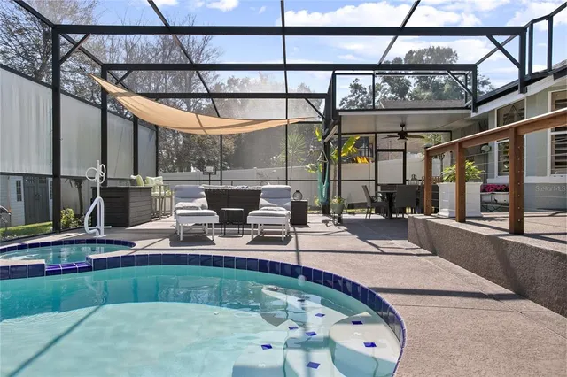 a room with lots of tables and chairs