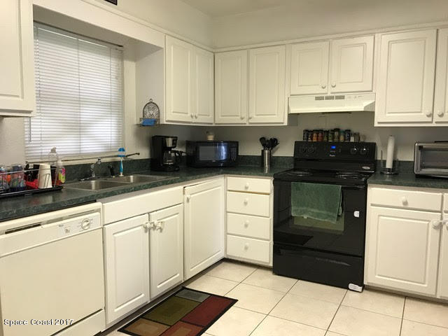 22 Butler Street Melbourne, FL 32901 - Photo 3 of 17 Kitchen