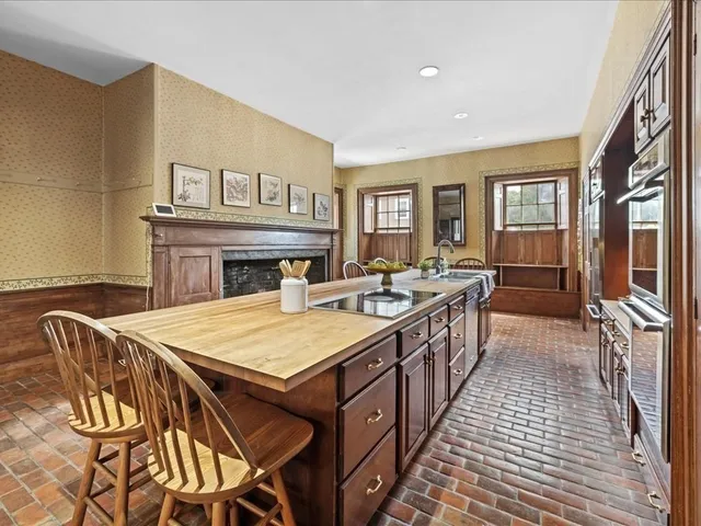$1,395,000 | 166 High Street, Danvers, MA 01923