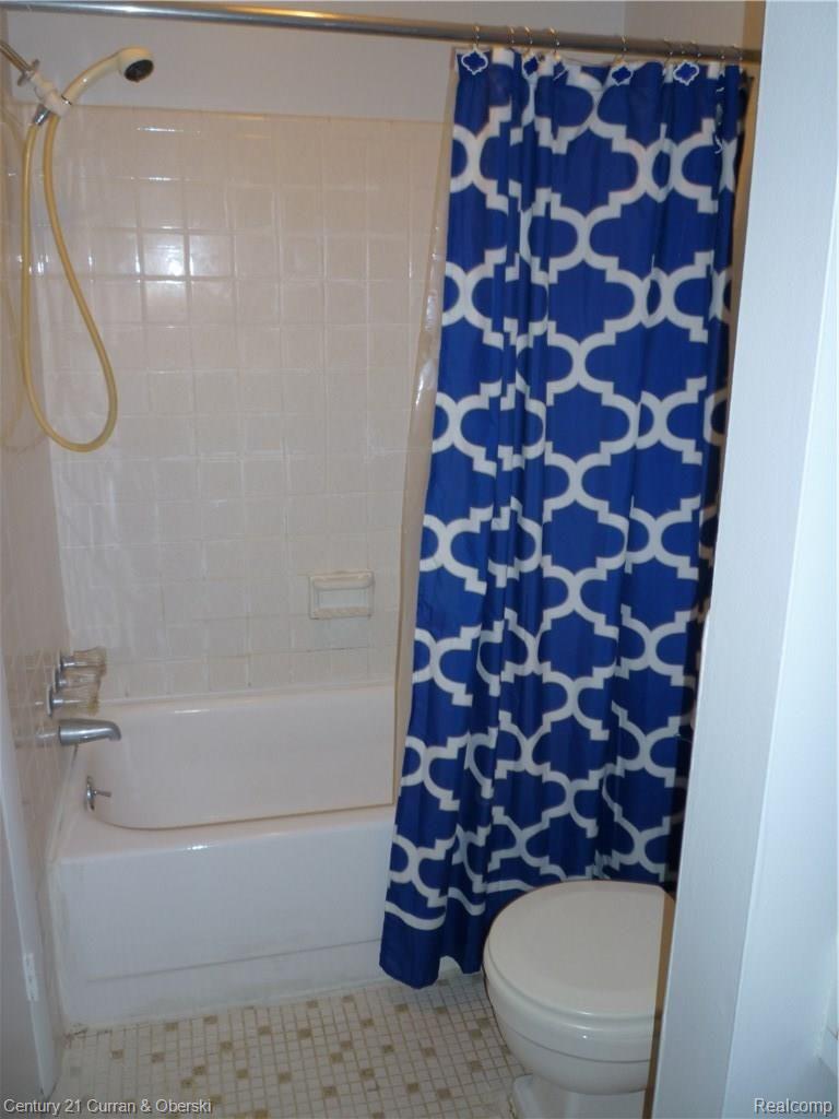 2419 Riverside, Unit 206B Trenton, MI 48183 - Photo 5 of 21 P1030129.JPG