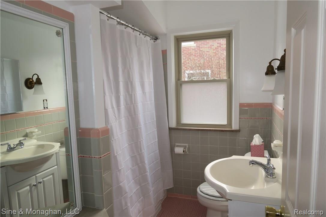 404 Roland Court Grosse Pointe, MI 48236 - Photo 15 of 20 IMG_3070.JPG
