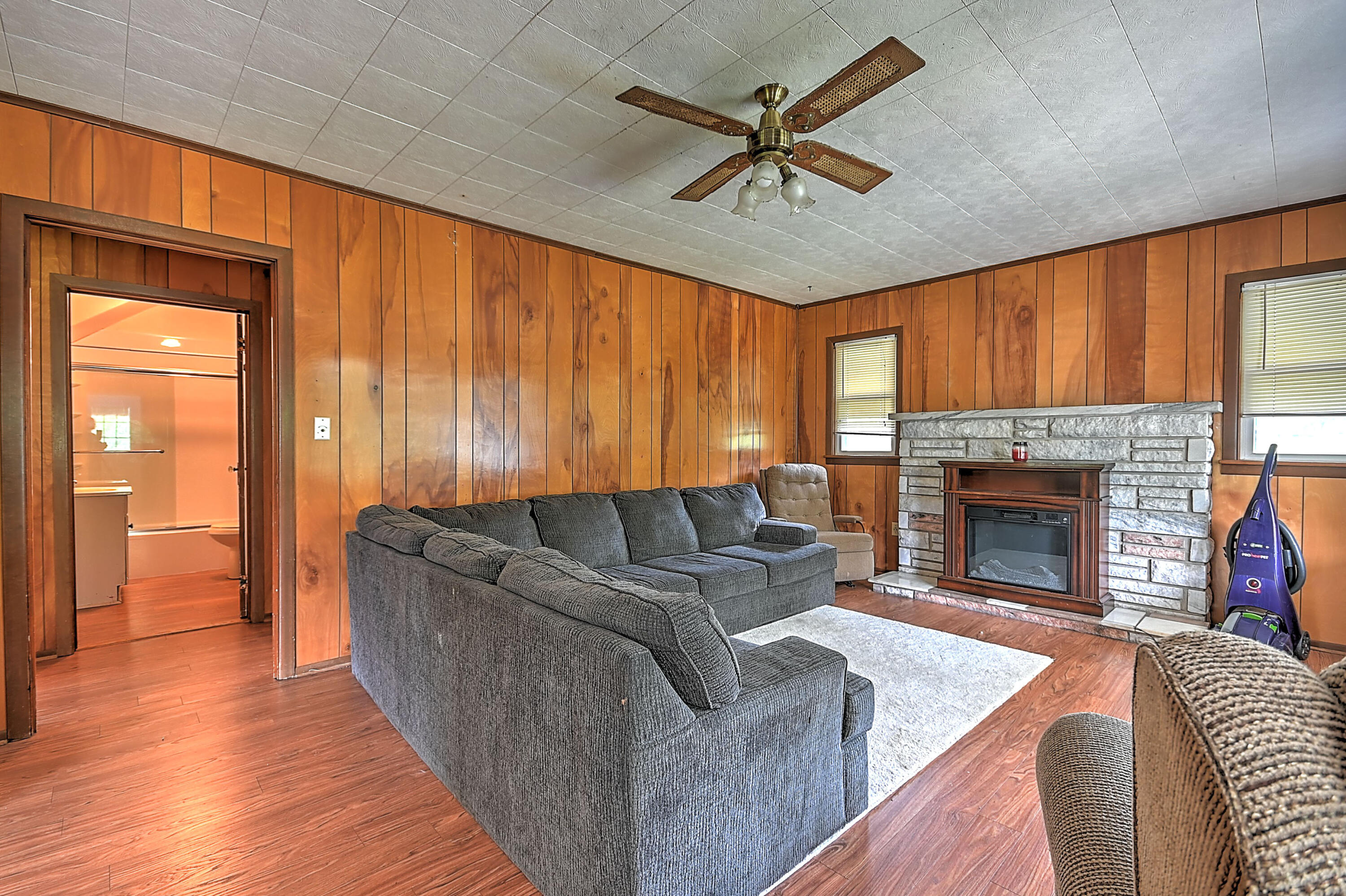 1918 Little Valley Road Gate City, VA 24251 - Photo 13 of 63 living room 2