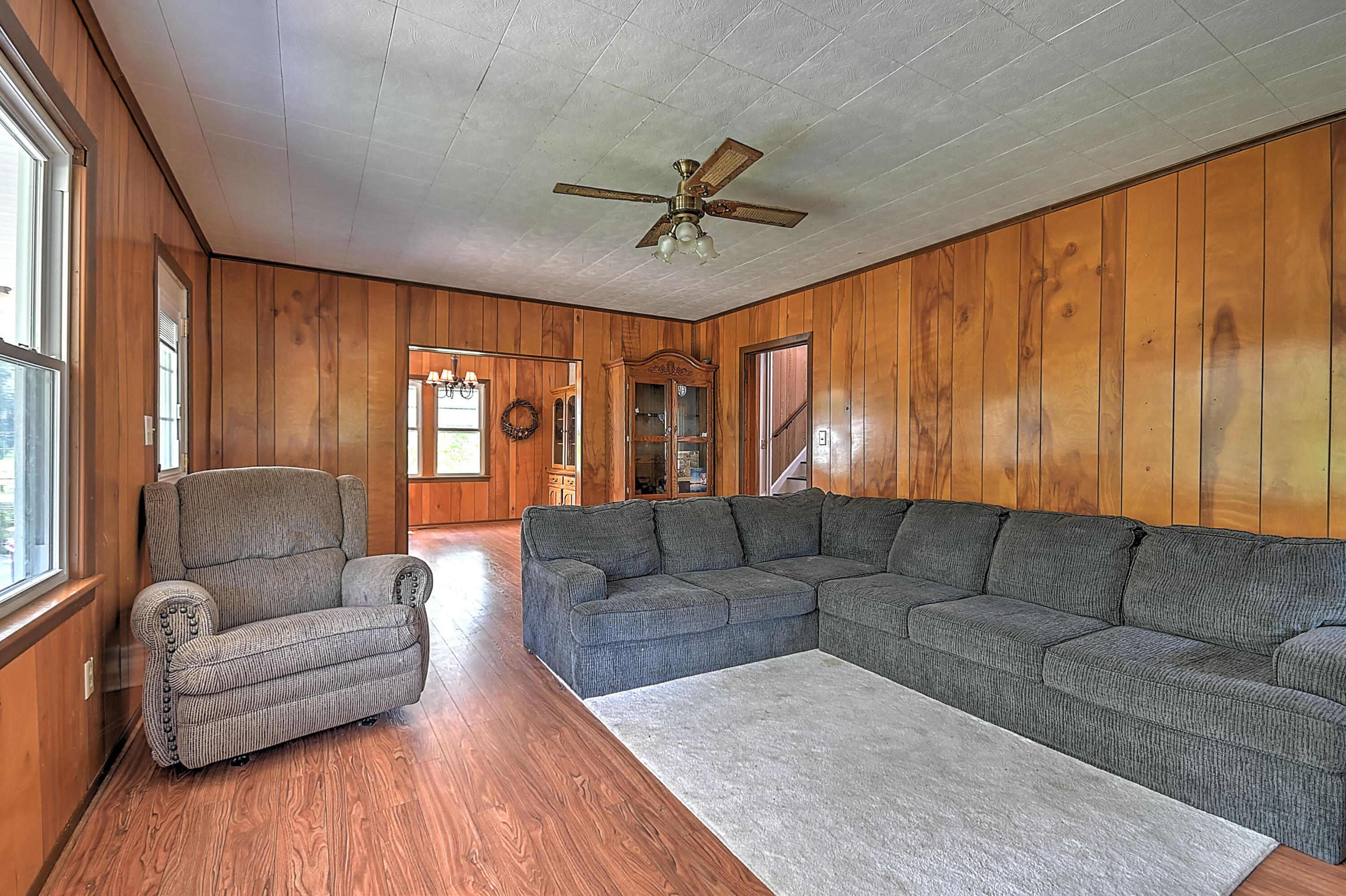 1918 Little Valley Road Gate City, VA 24251 - Photo 14 of 63 Living room 3